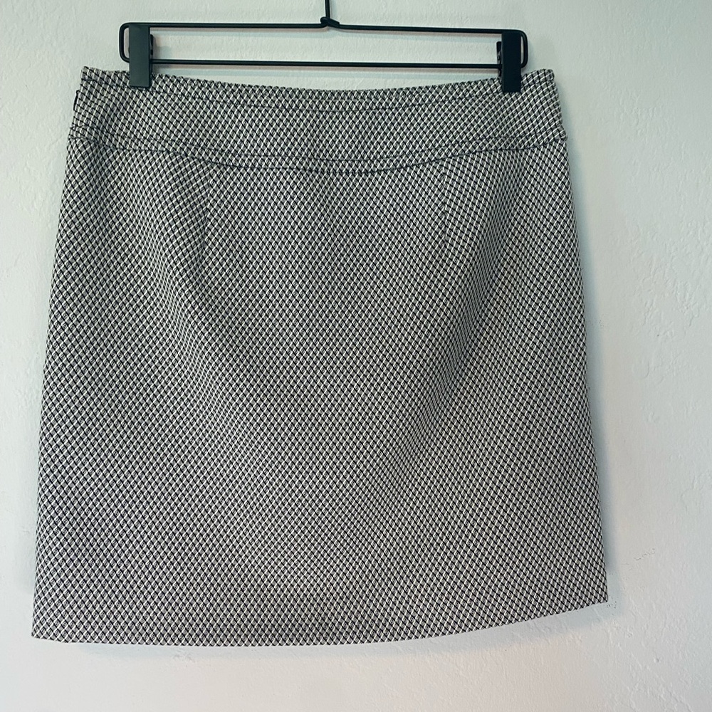 LOFT Black and White Patterned Skirt - Picture 4 of 5